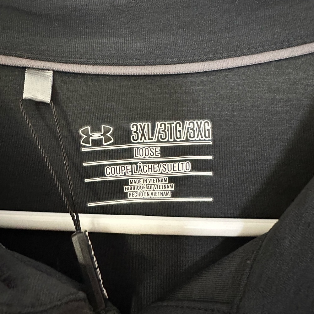 Men’s underarmour long sleeve pull over!